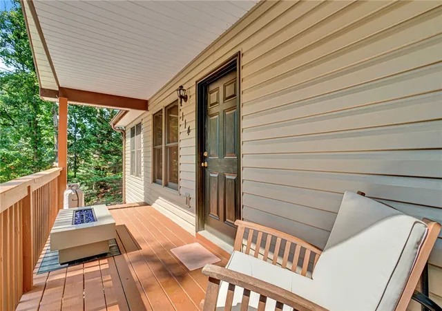 Photo 3 of Single family home for sale at 114 Summersweet Ln, Seneca, SC 29672 | MLS# 20305110 | Listing updated on 2026-09-08