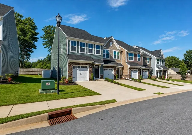 Photo 3 of Townhouse for sale at 131 Marthawood Ln, Greer, SC 29650 | MLS# 20304849 | Listing updated on 2026-08-17