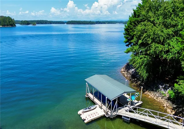 Photo 3 of Single family home for sale at 305 Wynswept Point, Seneca, SC 29672 | MLS# 20305115 | Listing updated on 2026-08-18