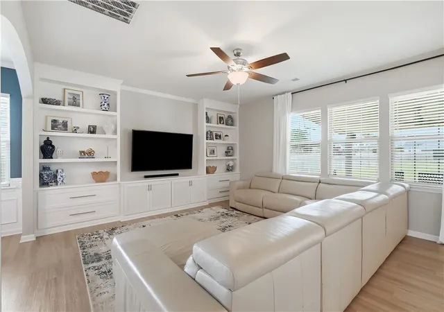 Photo 4 of Single family home for sale at 812 Barnum Ct, Greer, SC 29651 | MLS# 20304935 | Listing updated on 2026-10-04