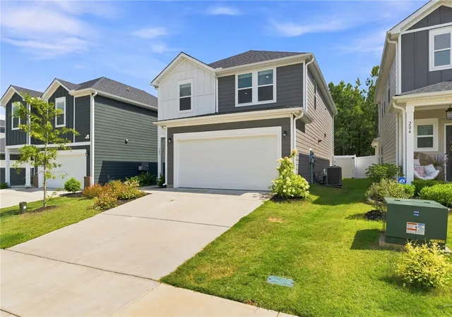 Photo 3 of Single family home for sale at 208 Lanyard Ln, Greenville, SC 29607 | MLS# 20305087 | Listing updated on 2026-09-15