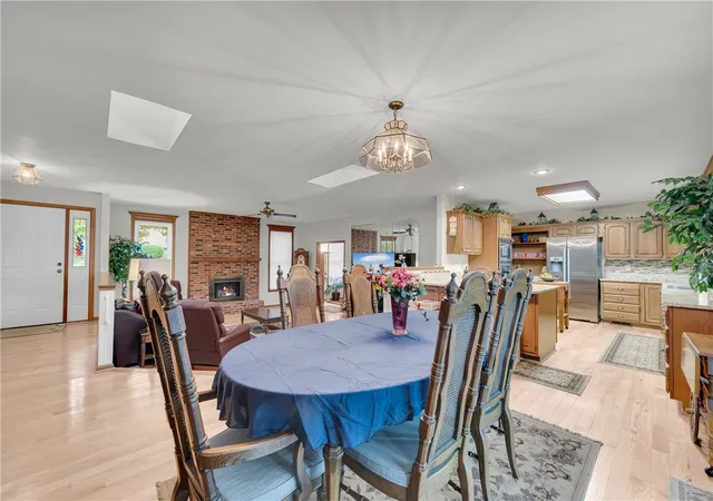 Photo 4 of Single family home for sale at 103 Colleton Ct, Clemson, SC 29631 | MLS# 20305017 | Listing updated on 2026-09-14