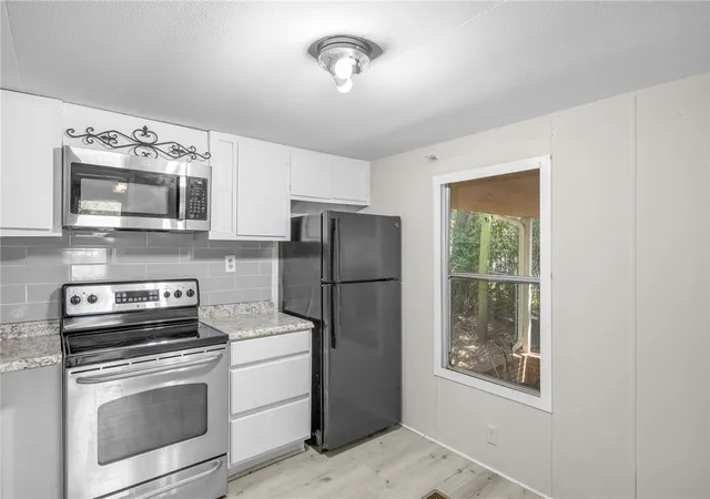Photo 4 of Manufactured home for sale at 137 Rosemond St, Pickens, SC 29671 | MLS# 20305150 | Listing updated on 2026-10-05
