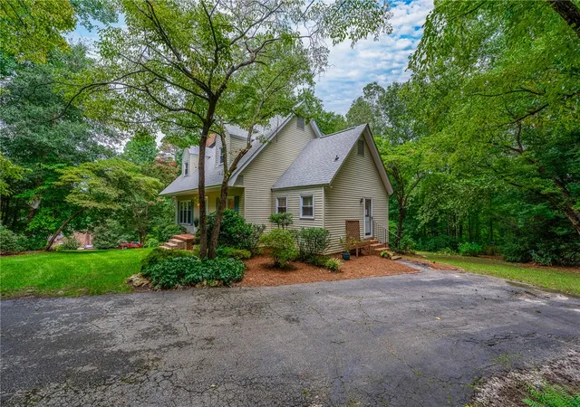 Photo 3 of Single family home for sale at 30 Tugaloo Blf Rd, Travelers Rest, SC 29690 | MLS# 20304980 | Listing updated on 2026-08-18