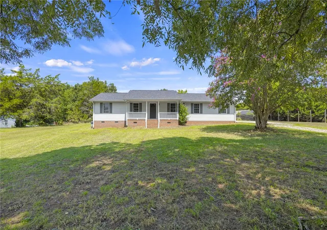 Photo 2 of Sale Pending at 103 Bridgeview Dr, Anderson, SC 29625 | MLS# 20305187 | Listing updated on 2026-08-27