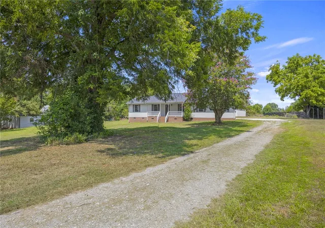 Photo 3 of Sale Pending at 103 Bridgeview Dr, Anderson, SC 29625 | MLS# 20305187 | Listing updated on 2026-08-27