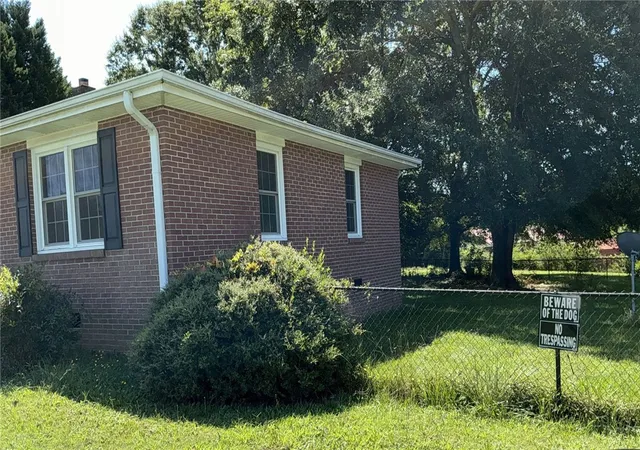 Photo 2 of Single family home for sale at 609 W Geer St, Honea Path, SC 29654 | MLS# 20305213 | Listing updated on 2026-08-18