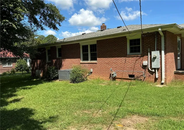 Photo 3 of Single family home for sale at 609 W Geer St, Honea Path, SC 29654 | MLS# 20305213 | Listing updated on 2026-08-18