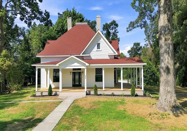 Photo 1 of Single family home for sale at 200 S C St, Easley, SC 29640 | MLS# 20305205 | Listing updated on 2026-08-18