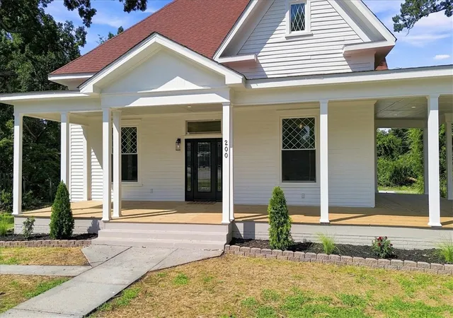 Photo 4 of Single family home for sale at 200 S C St, Easley, SC 29640 | MLS# 20305205 | Listing updated on 2026-08-18