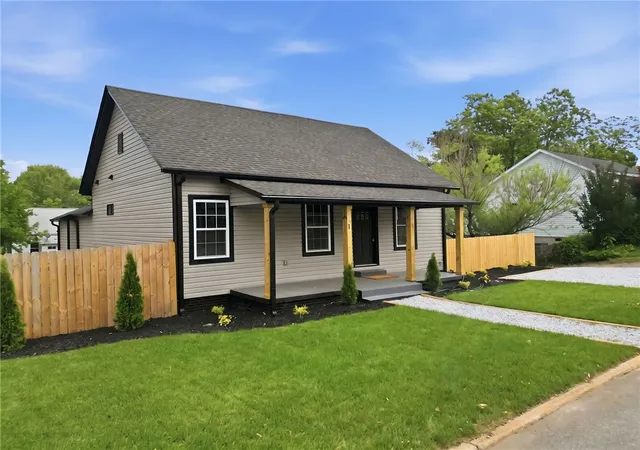 Photo 3 of Single family home for sale at 1 East 5th St, Greenville, SC 29611 | MLS# 20305220 | Listing updated on 2026-08-19