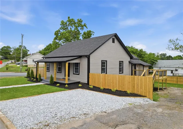 Photo 3 of Single family home for sale at 1 East 5th St, Greenville, SC 29611 | MLS# 20305220 | Listing updated on 2026-08-19