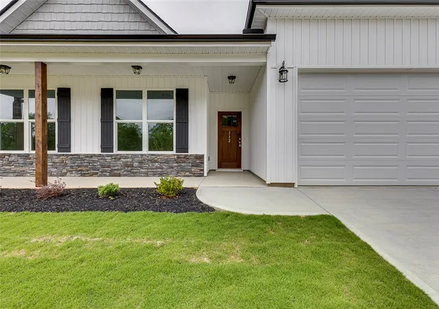 Photo 3 of Single family home for sale at 112 Walters Way, Pickens, SC 29671 | MLS# 20305237 | Listing updated on 2026-08-19