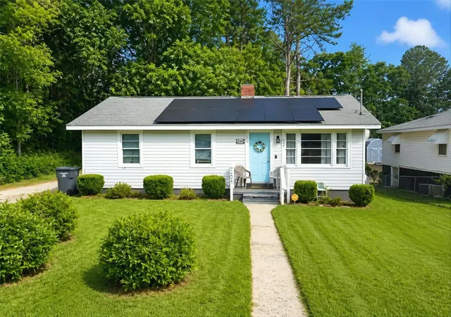 Photo 1 of Single family home for sale at 207 Pridmore St, Laurens, SC 29360 | MLS# 20305238 | Listing updated on 2026-08-19