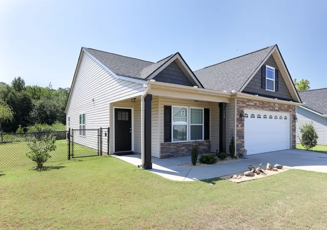 Photo 3 of Single family home for sale at 160 Pheasant Ridge Dr, Anderson, SC 29626 | MLS# 20305236 | Listing updated on 2026-09-01