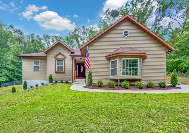 Photo 1 of Single family home for sale at 163 Healy Ln, Marietta, SC 29661 | MLS# 20305253 | Listing updated on 2026-09-06