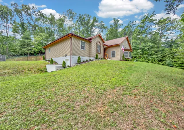 Photo 3 of Single family home for sale at 163 Healy Ln, Marietta, SC 29661 | MLS# 20305253 | Listing updated on 2026-09-06