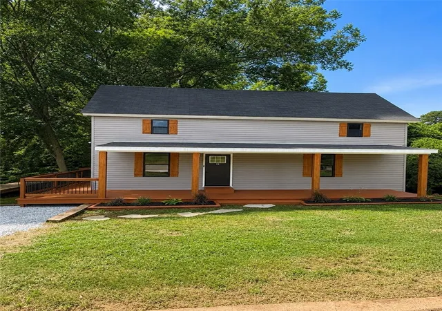 Photo 4 of Sale Pending at 12 Front St, Pelzer, SC 29669 | MLS# 20305108 | Listing updated on 2026-08-29