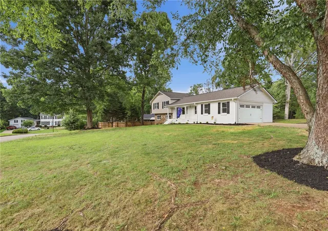2nd image of 401 Clarendon Dr, Easley, SC 29642 | MLS# 20305247