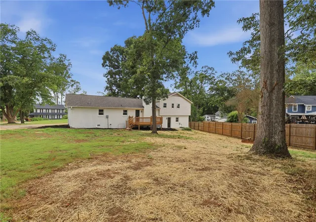 Photo 4 of Single family home for sale at 401 Clarendon Dr, Easley, SC 29642 | MLS# 20305247 | Listing updated on 2026-10-02