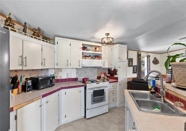 4th image of 122 Lake Circle Rd, Marietta, SC 29661 | MLS# 20305138