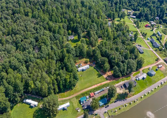 5th image of 122 Lake Circle Rd, Marietta, SC 29661 | MLS# 20305138