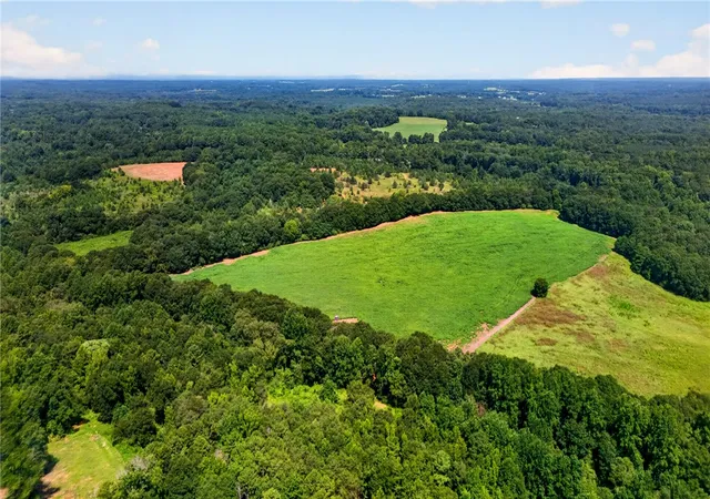 Photo 2 of House for sale at 3930 Old Dobbins Brg Rd, Fair Play, SC 29643 | MLS# 20305248 | Listing updated on 2026-09-02