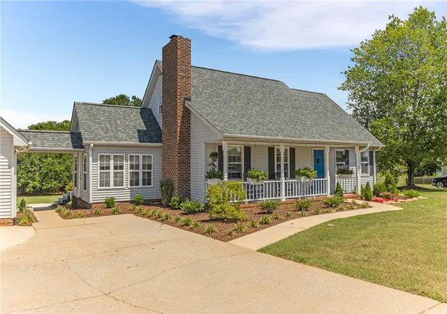 3rd image of 110 Peartree Ln, Anderson, SC 29625 | MLS# 20305228