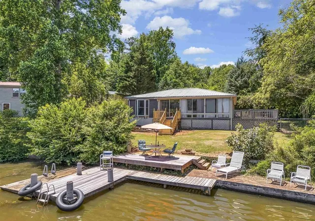 Photo 1 of Single family home for sale at 501 Mcfalls Cir, Anderson, SC 29621 | MLS# 20305288 | Listing updated on 2026-08-21