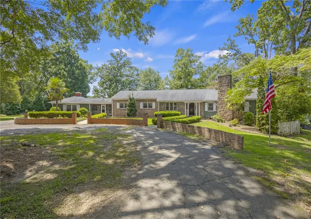 Photo 2 of Single family home for sale at 111 Mountain View Dr, Easley, SC 29640 | MLS# 20305266 | Listing updated on 2026-08-25