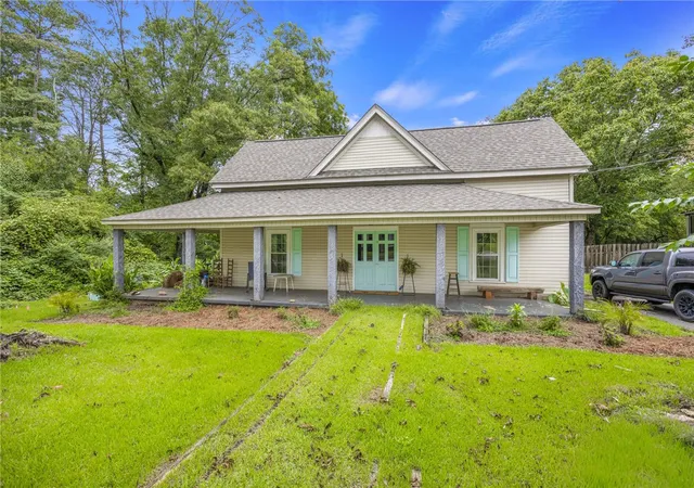 Photo 3 of Single family home for sale at 310 Edgemont Ave, Liberty, SC 29657 | MLS# 20305267 | Listing updated on 2026-08-20