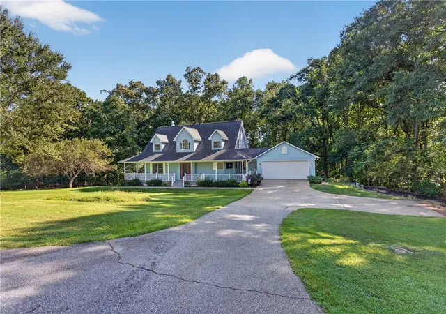 Photo 3 of Single family home for sale at 6185 Oak Valley Rd, Seneca, SC 29678 | MLS# 20305272 | Listing updated on 2026-09-18