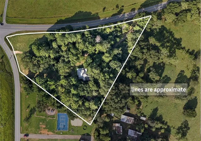 Photo 4 of Sale Pending at 155 Nubbin Ridge Cir, Westminster, SC 29693 | MLS# 20305186 | Listing updated on 2026-10-05