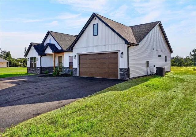 Photo 2 of Single family home for sale at 414 Blume Rd, Anderson, SC 29625 | MLS# 20305290 | Listing updated on 2026-08-21