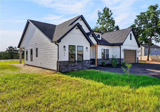 Photo 3 of Single family home for sale at 414 Blume Rd, Anderson, SC 29625 | MLS# 20305290 | Listing updated on 2026-08-21