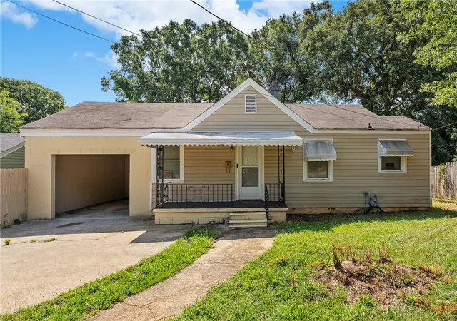 Photo 1 of Single family home for sale at 606 Perry Rd, Greenville, SC 29609 | MLS# 20305163 | Listing updated on 2026-08-22