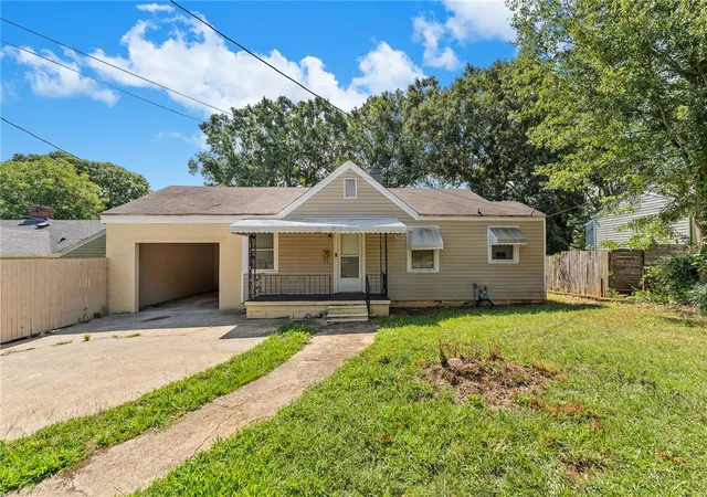 Photo 2 of Single family home for sale at 606 Perry Rd, Greenville, SC 29609 | MLS# 20305163 | Listing updated on 2026-08-22