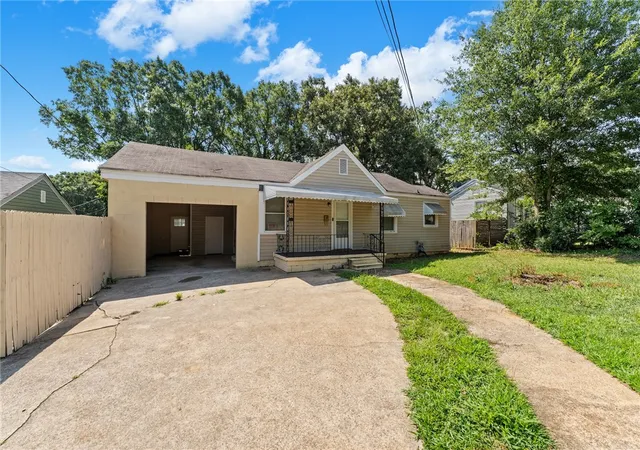 Photo 3 of Single family home for sale at 606 Perry Rd, Greenville, SC 29609 | MLS# 20305163 | Listing updated on 2026-08-22