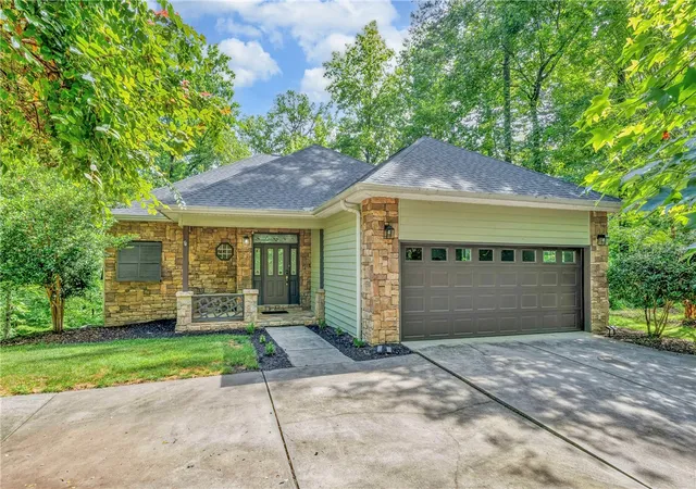 Photo 2 of Single family home for sale at 107 Blackfox Way, Sunset, SC 29685 | MLS# 20305299 | Listing updated on 2026-08-21