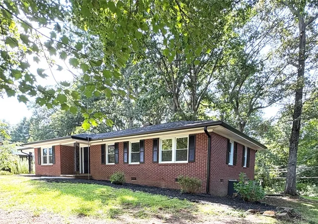 Photo 3 of Single family home for sale at 117 Anderson Ave, Westminster, SC 29693 | MLS# 20304874 | Listing updated on 2026-09-18