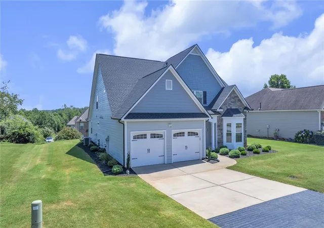 Photo 2 of Single family home for sale at 116 Stone Cottage Dr, Anderson, SC 29621 | MLS# 20305273 | Listing updated on 2026-09-21