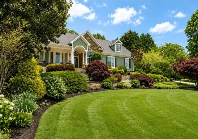 2nd image of 163 S Oak Pointe Dr, Seneca, SC 29672 | MLS# 20305328