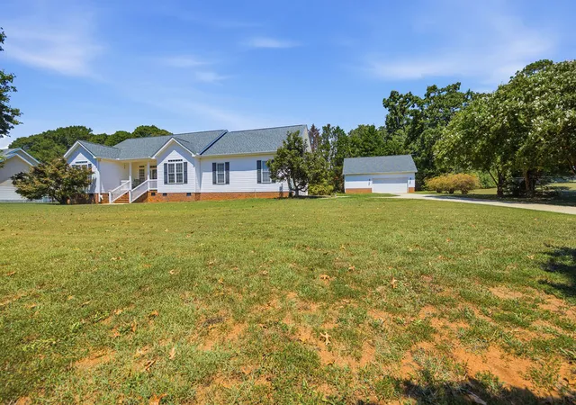 Photo 2 of Single family home for sale at 107 Saddle Brook, Anderson, SC 29625 | MLS# 20305326 | Listing updated on 2026-08-21