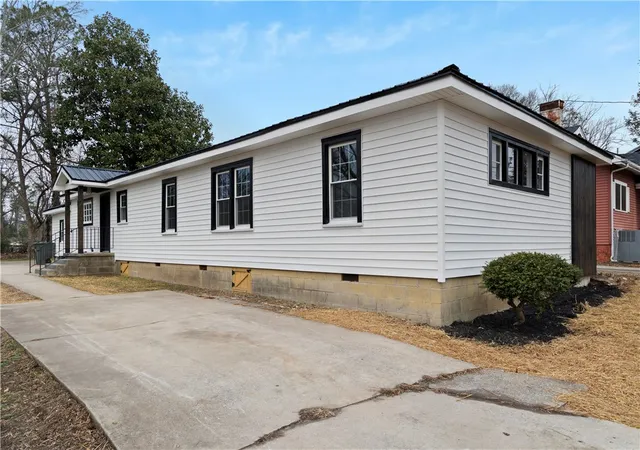 2nd image of 310 S Townville St, Seneca, SC 29678 | MLS# 20305292