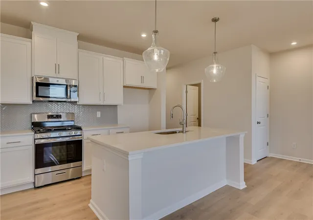 Photo 3 of Single family home for sale at 218 Bellflower Ln, Anderson, SC 29625 | MLS# 20305340 | Listing updated on 2026-08-22