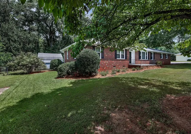 Photo 3 of Sale Pending at 200 Edgebrook Dr, Anderson, SC 29621 | MLS# 20305310 | Listing updated on 2026-09-16