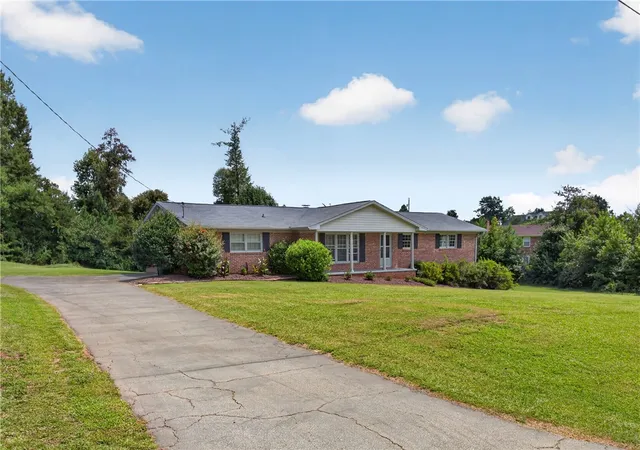 Photo 3 of Single family home for sale at 602 W Quincy Rd, Seneca, SC 29678 | MLS# 20305286 | Listing updated on 2026-08-23