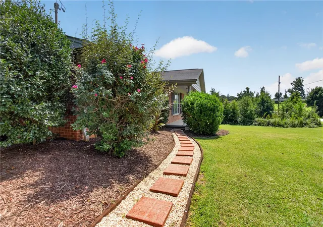 Photo 3 of Single family home for sale at 602 W Quincy Rd, Seneca, SC 29678 | MLS# 20305286 | Listing updated on 2026-09-29