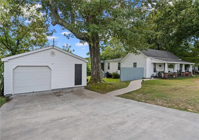 Photo 3 of Sale Pending at 418 N Norris Dr, Liberty, SC 29657 | MLS# 20305358 | Listing updated on 2026-09-15