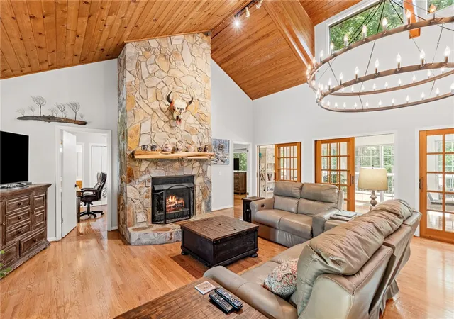 Photo 4 of Single family home for sale at 300 Whispering Falls Dr, Pickens, SC 29671 | MLS# 20305157 | Listing updated on 2026-09-18